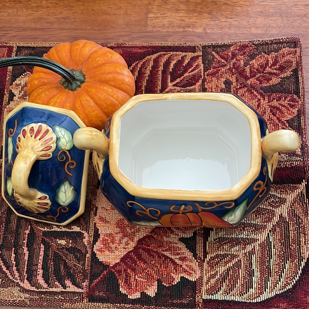 Pumpkin Vines Ceramic Fall Tureen. 8โx5โx7.5โ - Picture 4 of 16